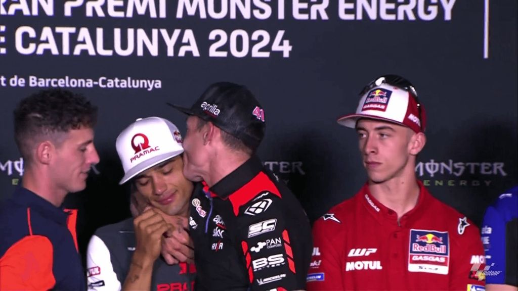 Jorge Martín, consolado por Aleix Espargaró
