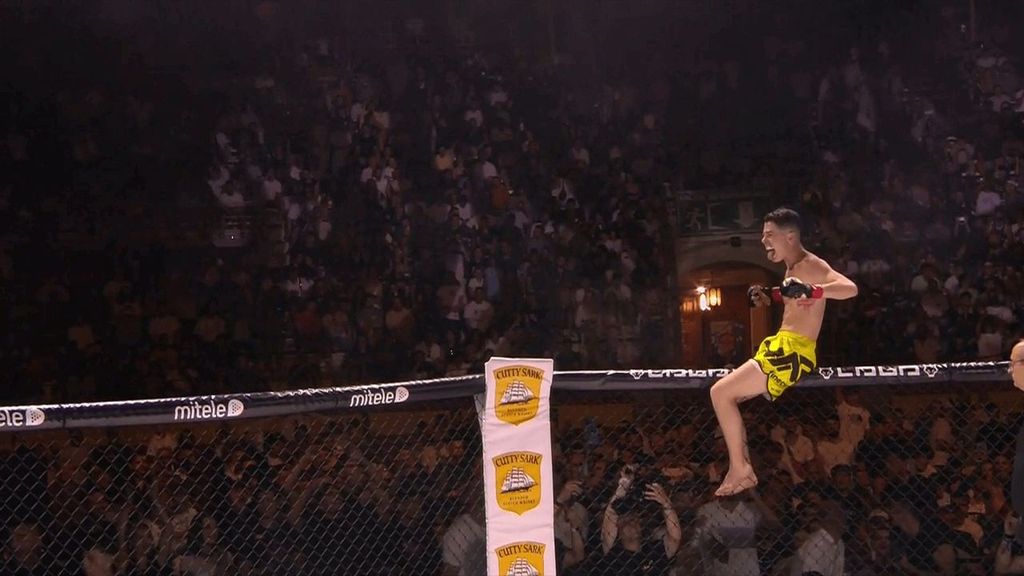 Leo Climent se desata en el WAR MMA: tumba a Pablo Balderas en menos de un minuto