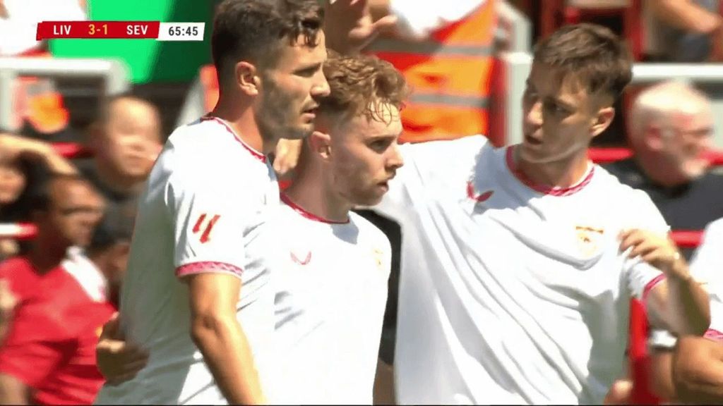 Gol de Peque frente al Liverpool