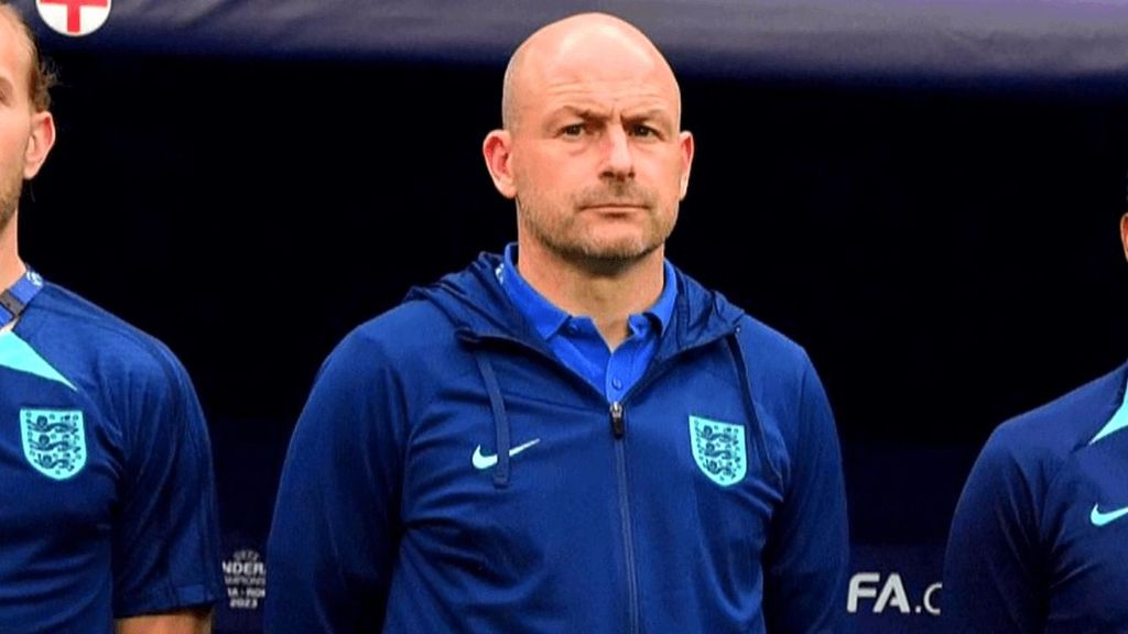 Inglaterra clama contra Lee Carsley por no cantar el himno: "Deben despedirle"