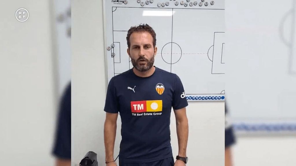 El emotivo homenaje de los entrenadores de los equipos valencianos