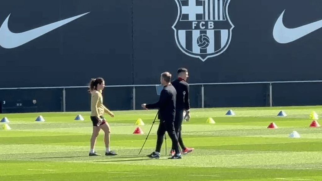 Hansi Flick y su frialdad con Iñaki Peña en el entrenamiento del Barcelona