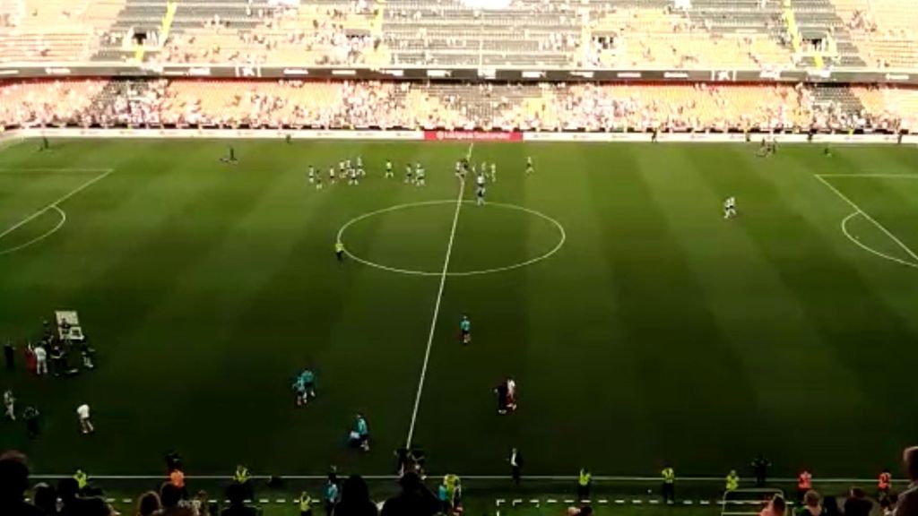 Vuelta de honor de los jugadores para despedir la temporada