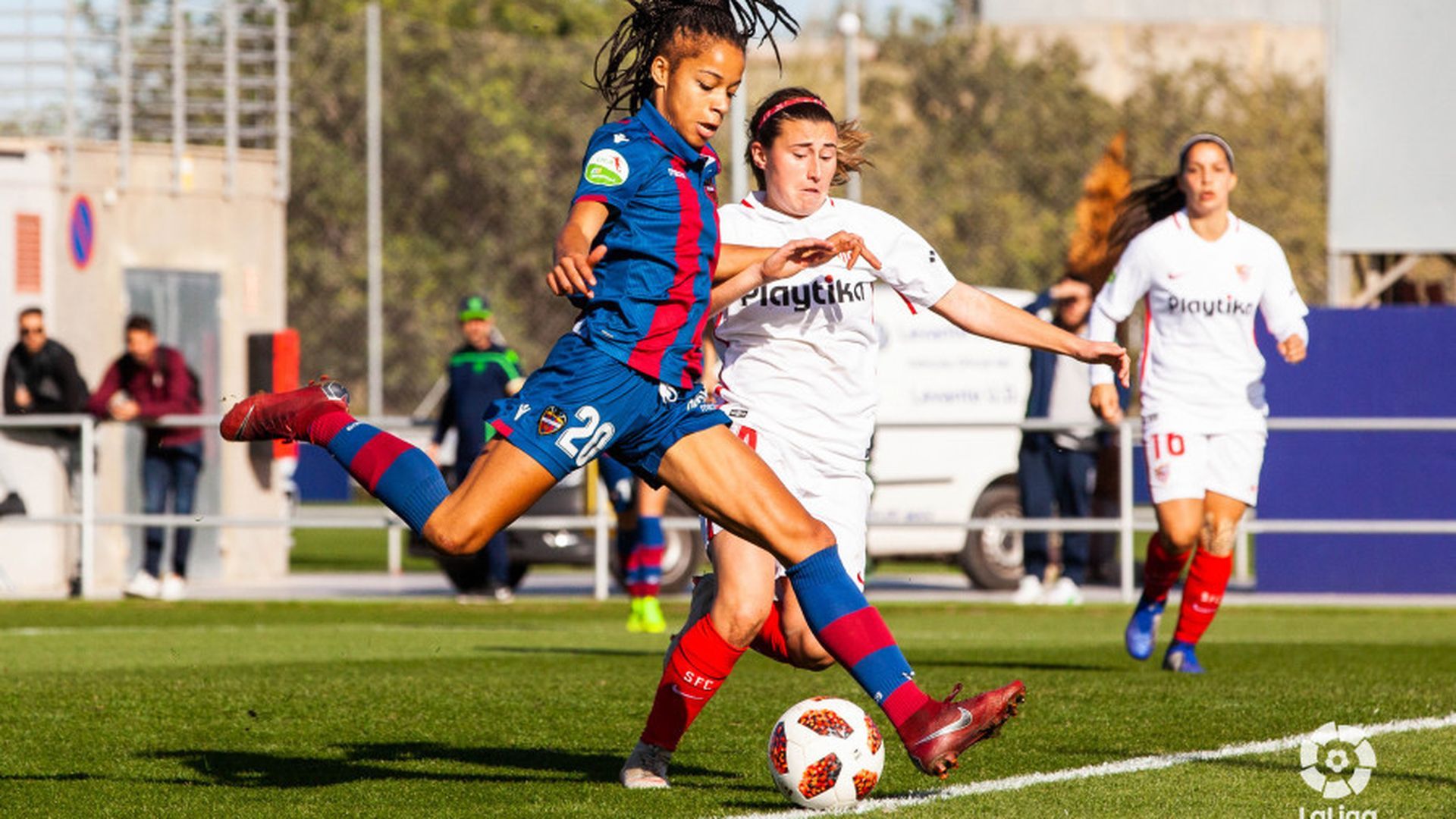 w_900x700_02144542levantefem-sevilla35.jpg