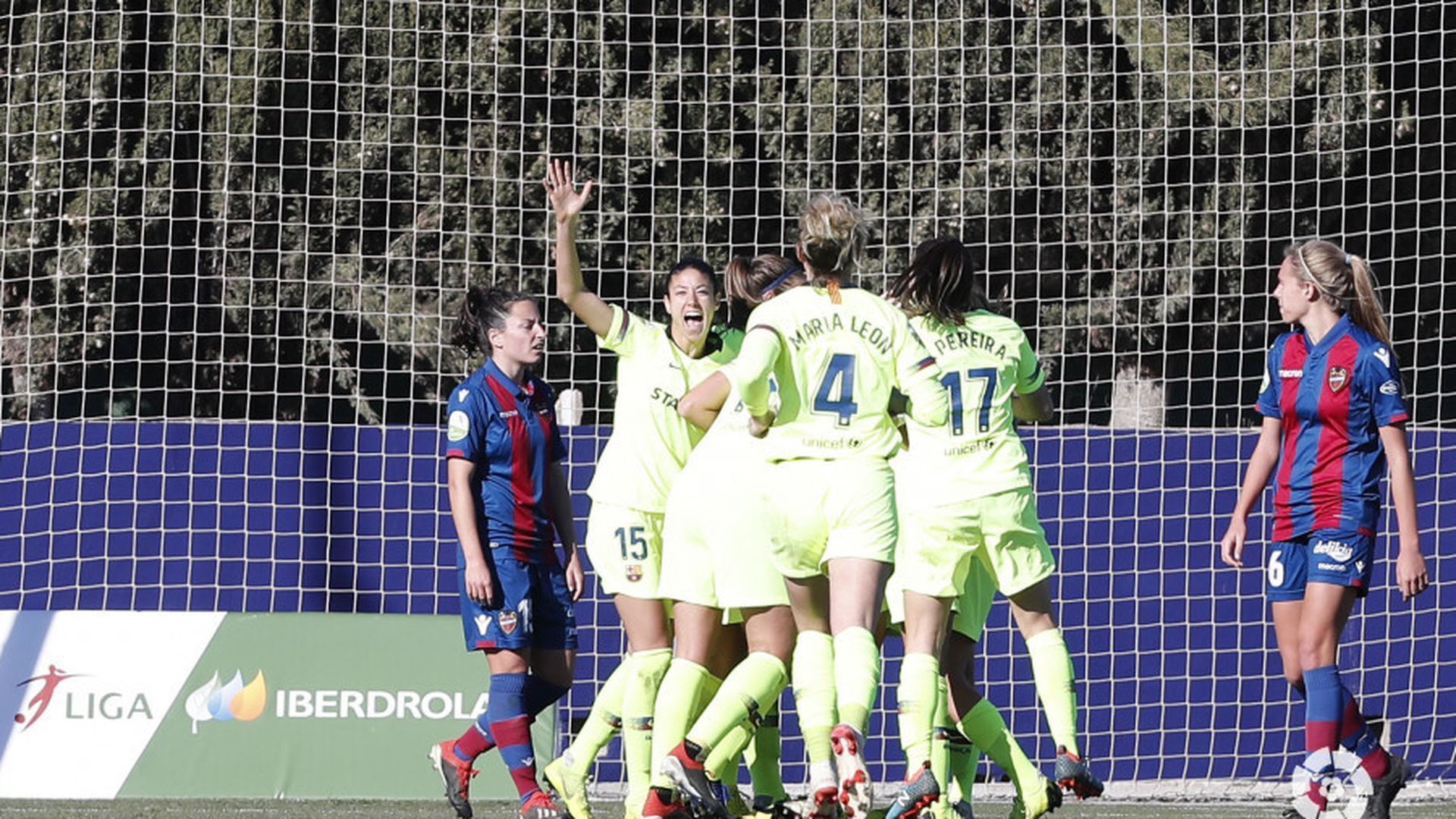 w_900x700_12142801levantefem-bar-a54.jpg