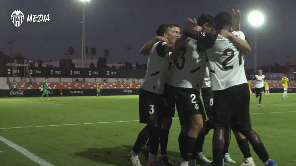 Warren Madrigal marca su primer gol oficial con el VCF Mestalla