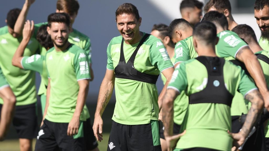 El gesto de calidad de Joaquín en el entrenamiento del Betis que hace que hasta él mismo se impresione: "¡Wow!"