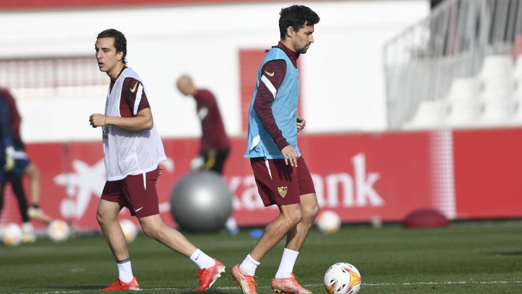 Entrenamiento del Sevilla, con los internacionales argentinos, Jesús Navas y los internacionales africanos para preparar el partido frente a Osasuna