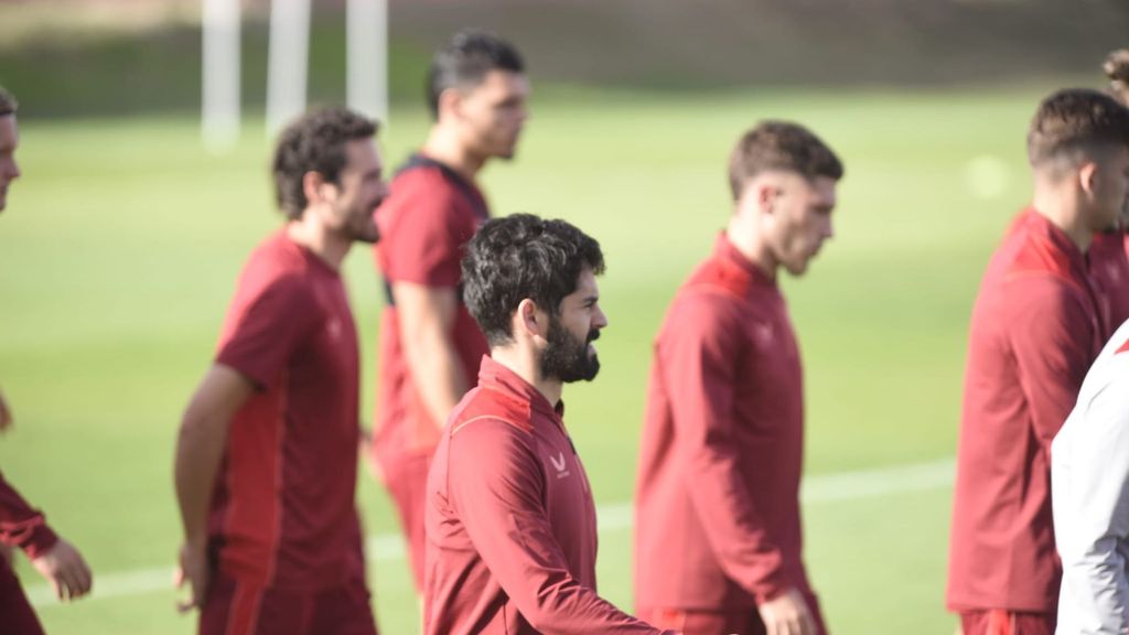 Isco, novedad en el entrenamiento del Sevilla, antes de medirse al Rayo Vallecano
