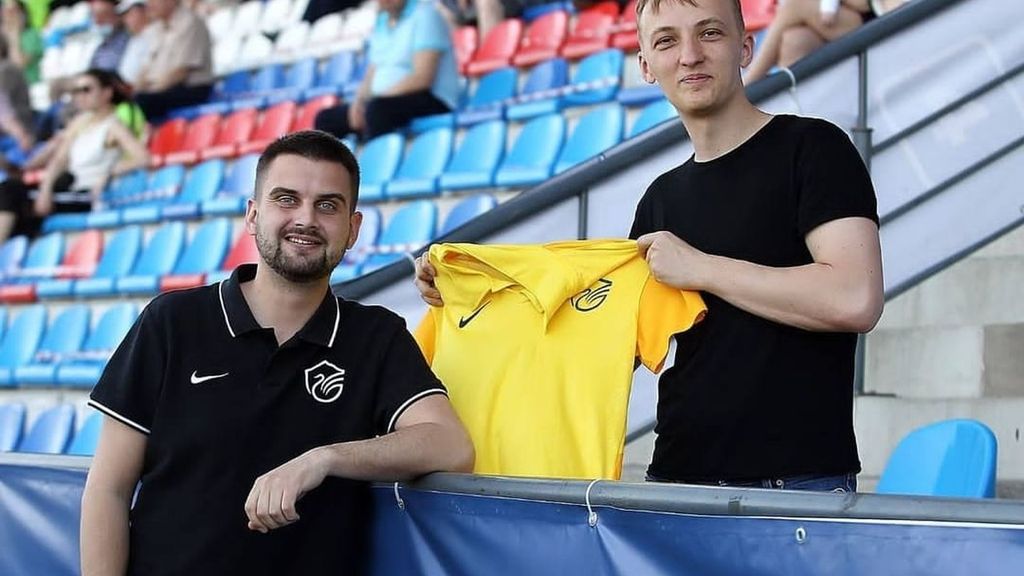 La historia de Álex Grudnev, un aficionado ruso que sigue al Deportivo desde el exilio