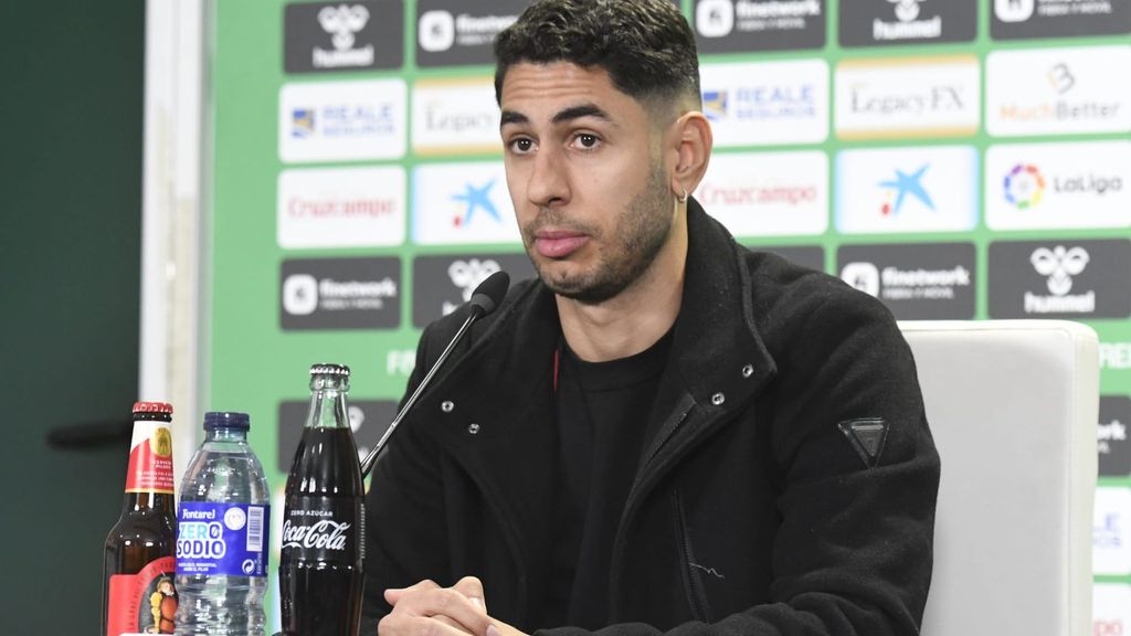 Rueda de prensa de Ayoze Pérez en su presentación con el Betis: General