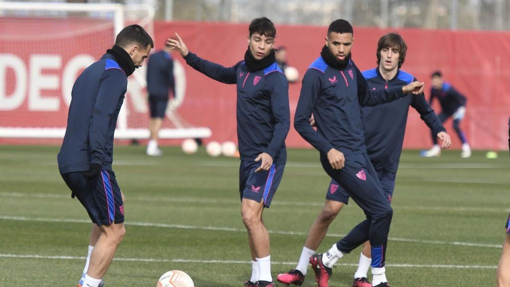 Último entrenamiento del Sevilla antes de enfrentarse al PSV en la Europa League