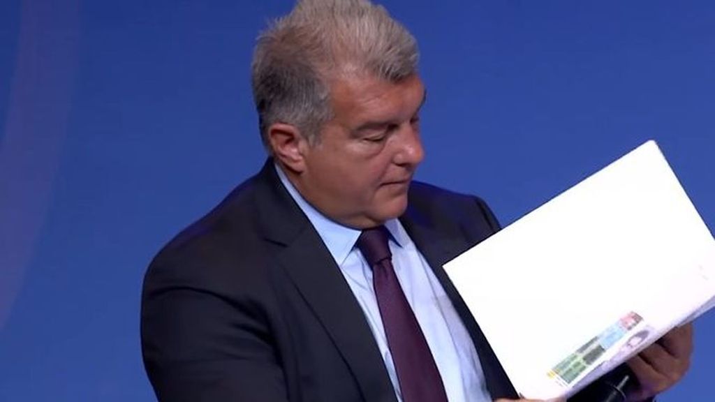 Laporta se pone a ver los informes de Negreira en directo: "Son de calidad, están muy bien hechos"
