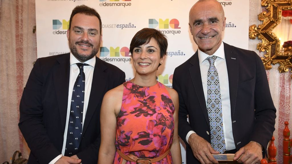 La ministra y portavoz del Gobierno, Isabel Rodríguez, y el alcalde de Sevilla, Antonio Muñoz, en la recepción de ElDesmarque en la Feria