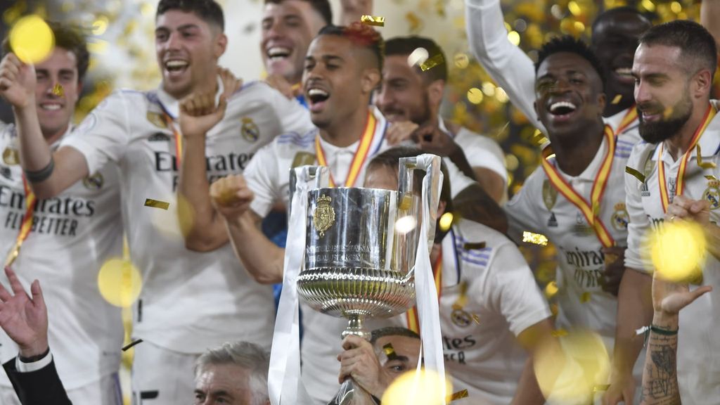 El Real Madrid posa como nuevo campeón de la Copa del Rey 2023
