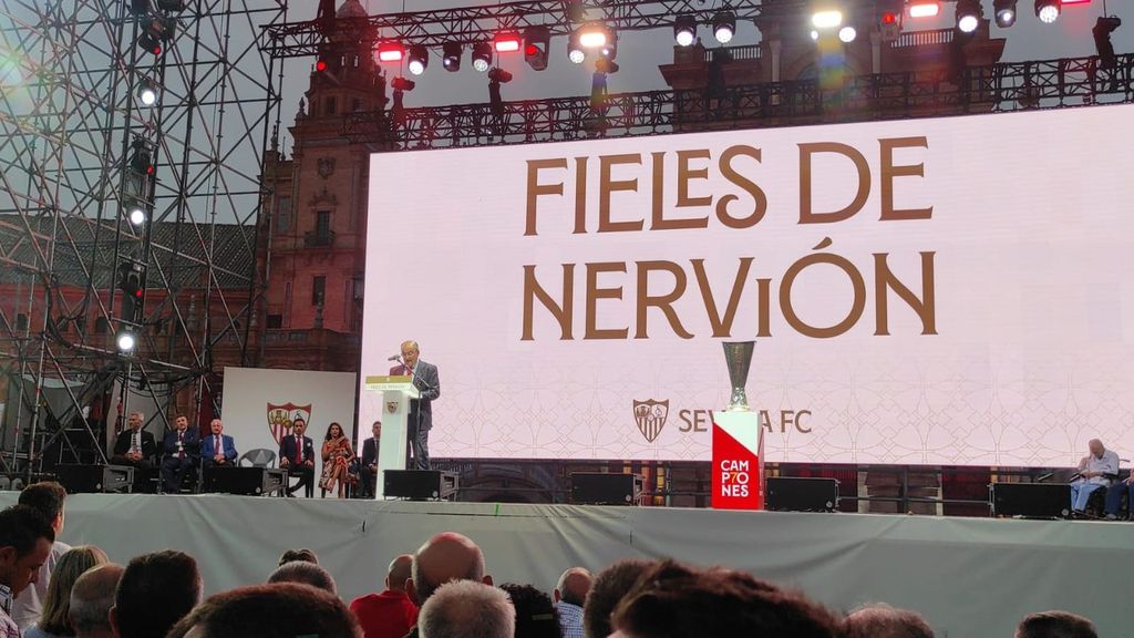 Tímidos pitos a Castro en los Fieles de Nervión: "El objetivo es reconfigurar nuestro proyecto hacia la filosofía que nos ha dado el éxito"
