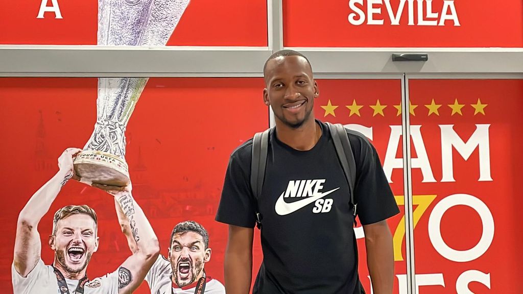 Dodi Lukebakio llega a Sevilla para firmar con el equipo de Nervión