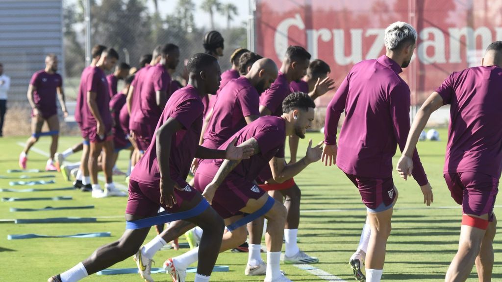 Entrenamiento del Sevilla previo al partido frente al Lens en el debut en la Champions League 23-24