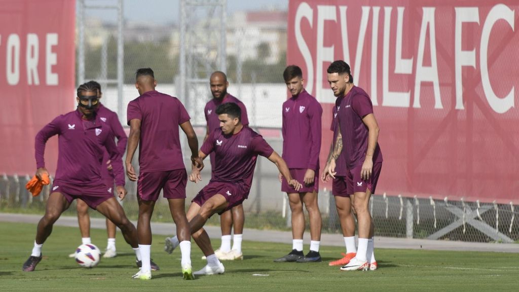 Entrenamiento previo al partido ante Osasuna con Acuña nuevamente con el grupo