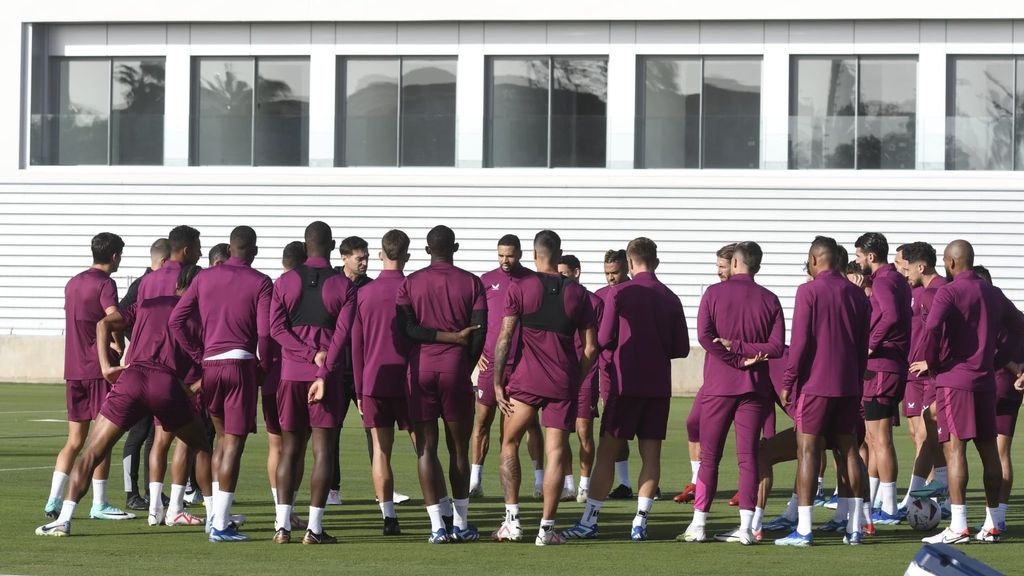 Último entrenamiento previo del Sevilla antes del debut de Diego Alonso como entrenador frente al Real Madrid