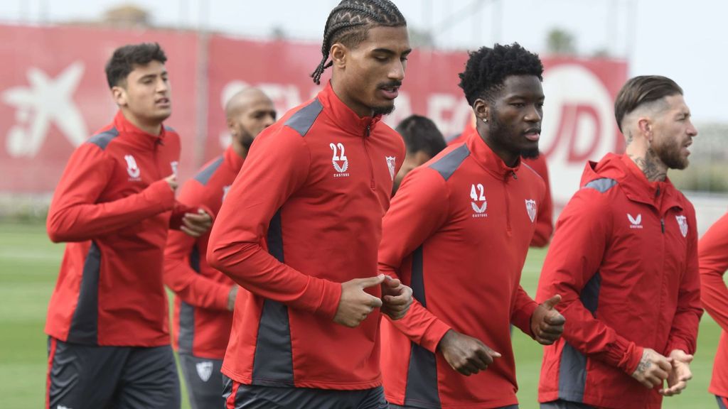 Badé en el entrenamiento del Sevilla FC