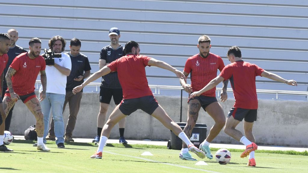 Gudelj, principal novedad en el entrenamiento del Sevilla