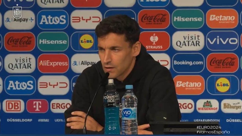 Jesús Navas espera su turno ante Albania