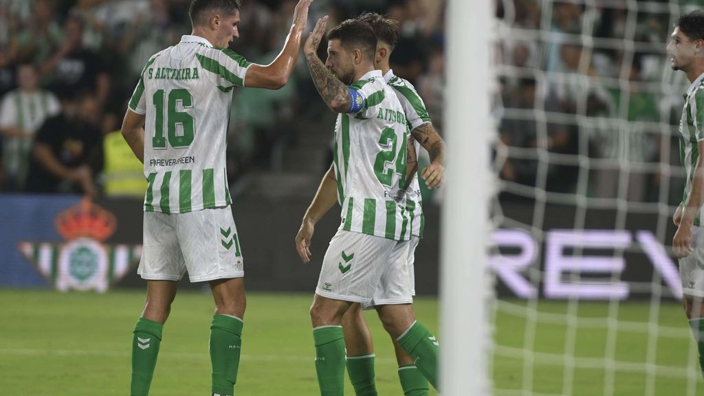 Real Betis 3-0 Kryvbas: El final de primera parte de locura en el Benito Villamarín