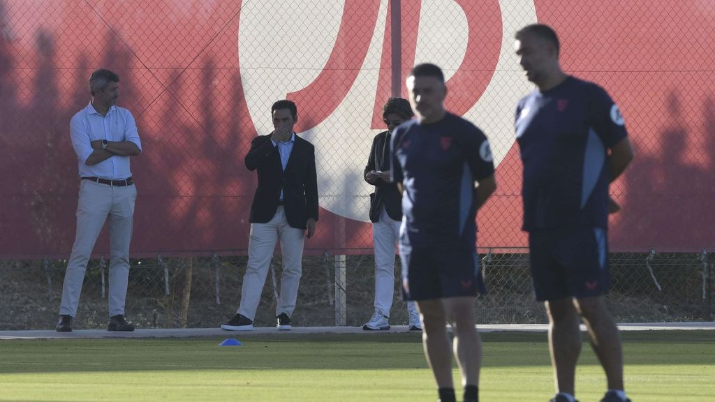 Del Nido Carrasco, presente en el entrenamiento del Sevilla para comenzar a preparar el partido frente al Getafe