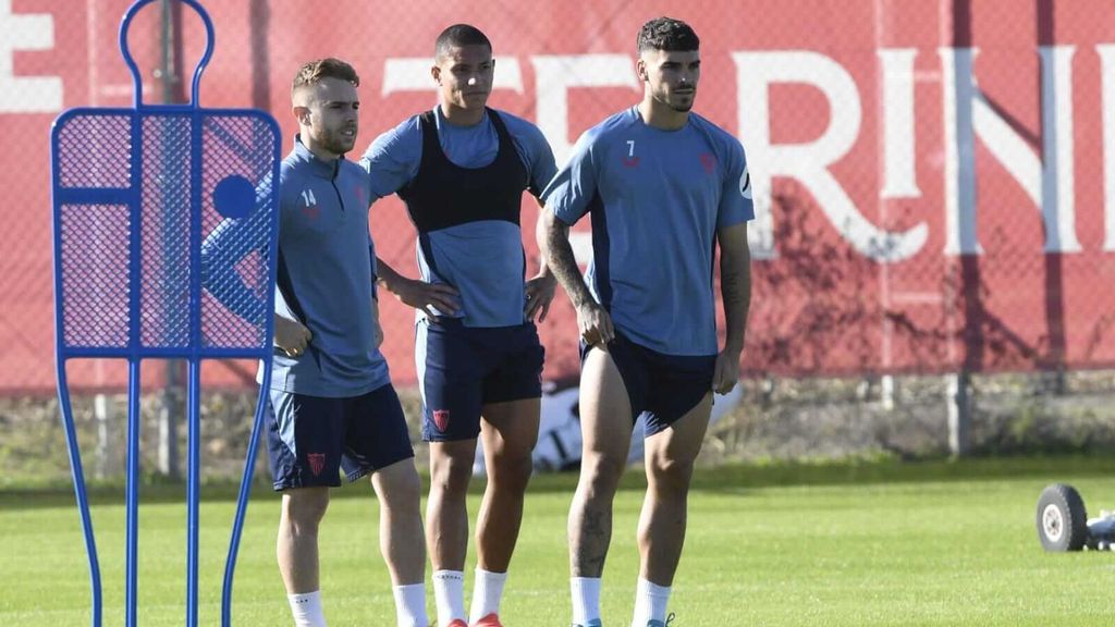 Entrenamiento del Sevilla FC con la novedad de Peque (12/11/24)