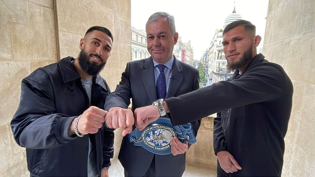 José Luis Sanz recibe a Ratón y Falito, los boxeadores sevillanos que se enfrentarán en el Europeo de Boxeo