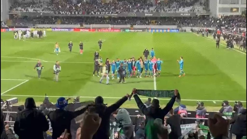 La fiesta de la afición del Betis con el equipo