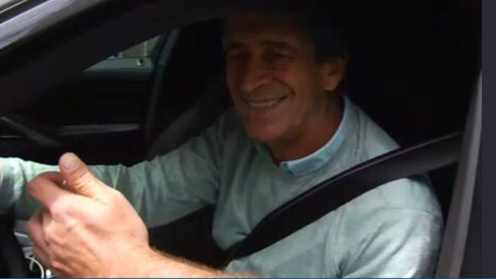 La reacción de Pellegrini cuando le dan una estampa del Papa