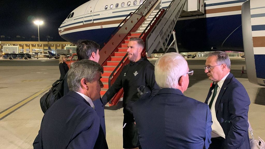 El autobús lanzadera deja a Adrián en tierra tras volver de Breslavia