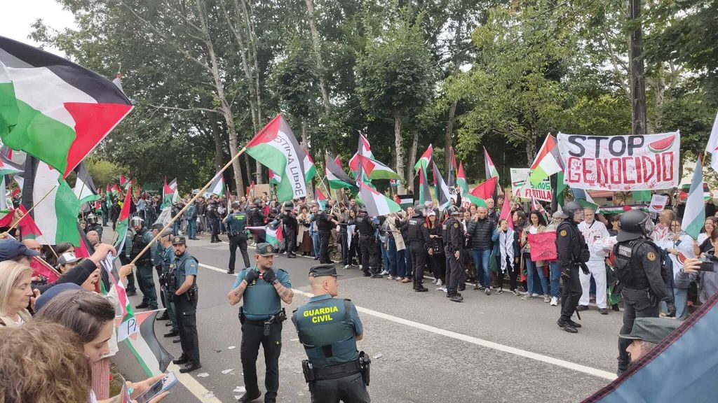 Las protestas propalestinas en el Alto de San Cosme obligan a adelantar 8 kilómetros el final de la etapa