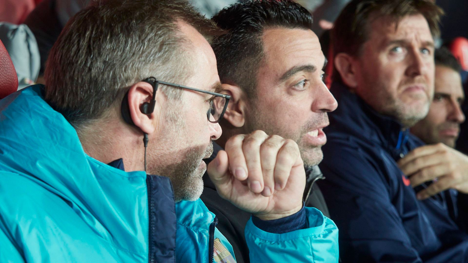 xavi_en_el_banquillo_de_el_sadar_foto_cordon_press__001.jpg xavi_en_el_banquillo_de_el_sadar_foto_cordon_press__001.jpg