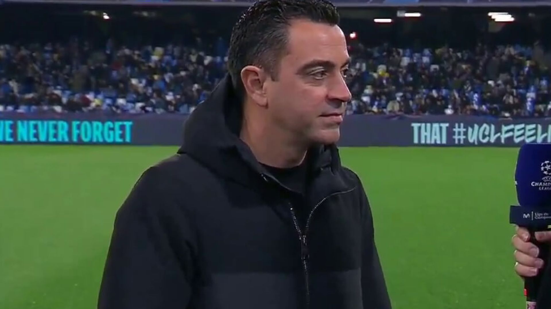 xavi_en_la_previa_del_napoles___barcelona.jpg xavi_en_la_previa_del_napoles___barcelona.jpg