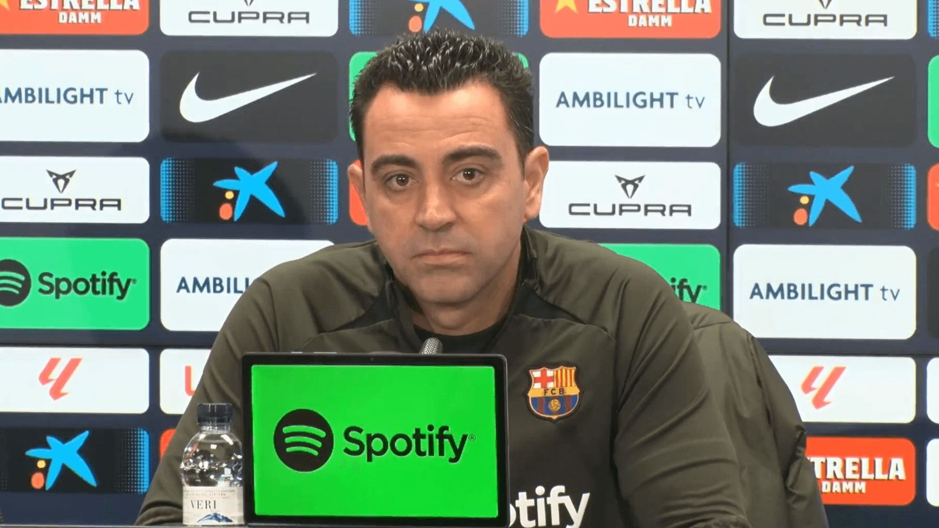 xavi_en_rueda_de_prensa_del_barca.png xavi_en_rueda_de_prensa_del_barca.png