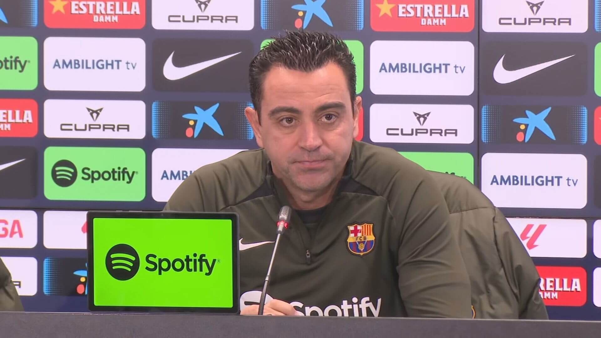 xavi_en_sala_de_prensa_.jpeg