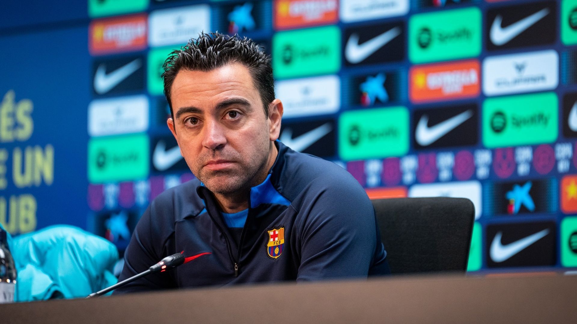 xavi_hernandez_en_sala_de_prensa_foto_fcb_002.jpg