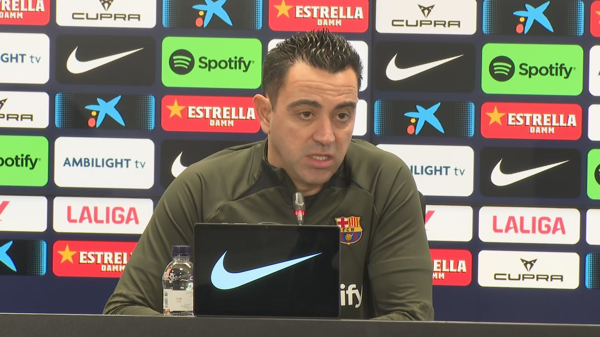 Xavi Hernández no quiere hablar de Aleix García y analiza el mercado de fichajes: "No sé si podremos"