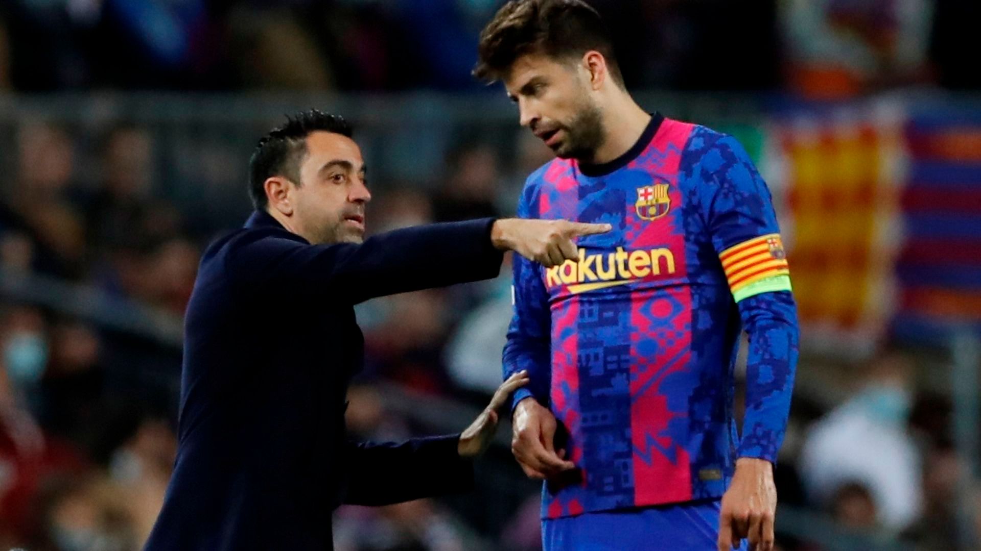 xavi_hernandez_y_su_momento_mas_duro_en_el_barcelona_con_pique_me_costo_incluso_dormir.jpg