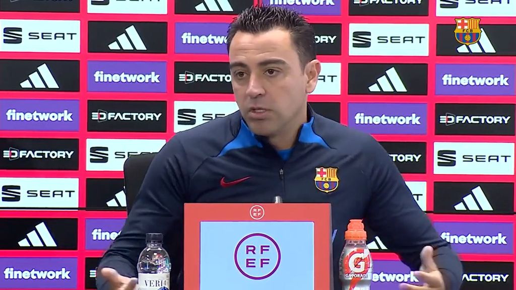 Xavi explica el trabajo de Kessie en el Barcelona