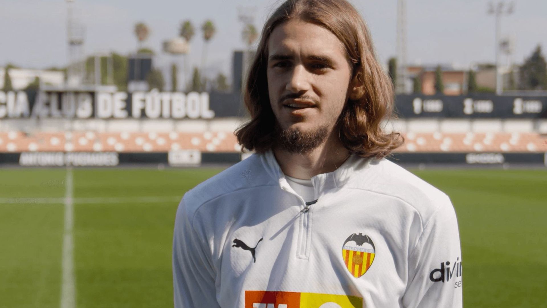 yarek_celebra_su_ampliacion_001.png yarek_celebra_su_ampliacion_001.png