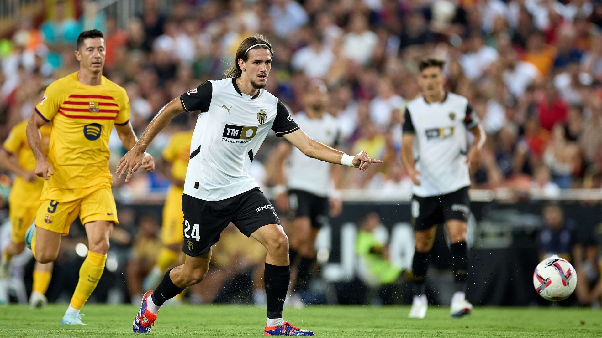 yarek_gasiorowski_ante_el_fc_barcelona_foto_cordon_press.jpg yarek_gasiorowski_ante_el_fc_barcelona_foto_cordon_press.jpg