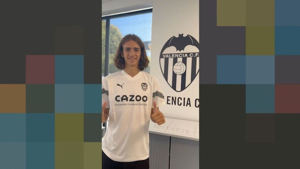 Yarek Gasiorowski renueva con el Valencia CF
