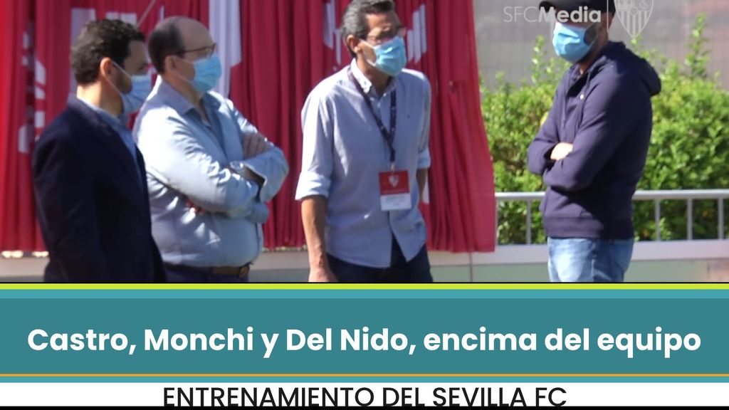 Castro, Monchi y Del Nido Carrasco, en el entrenamiento del Sevilla
