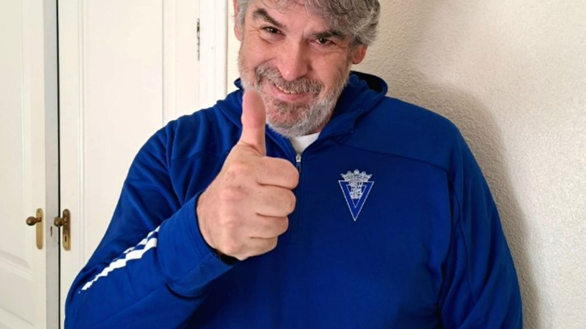 yuyu_con_la_sudadera_del_cadiz.jpg yuyu_con_la_sudadera_del_cadiz.jpg