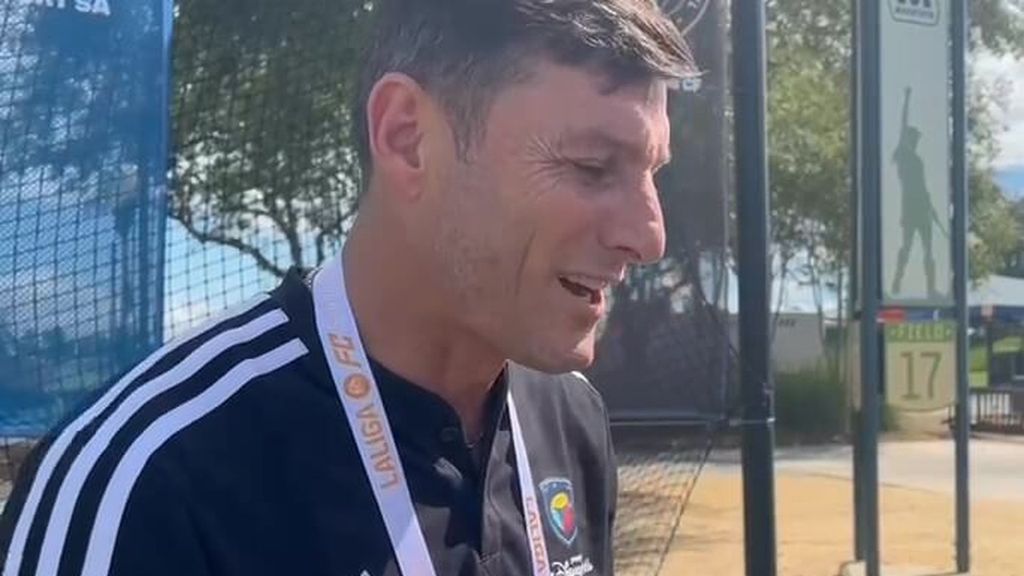 Zanetti atiende a los medios durante LALIGA FC Futures en Orlando