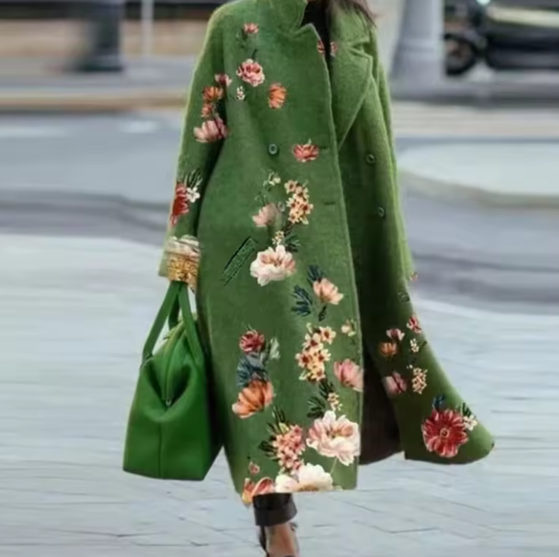 Abrigo verde con flores